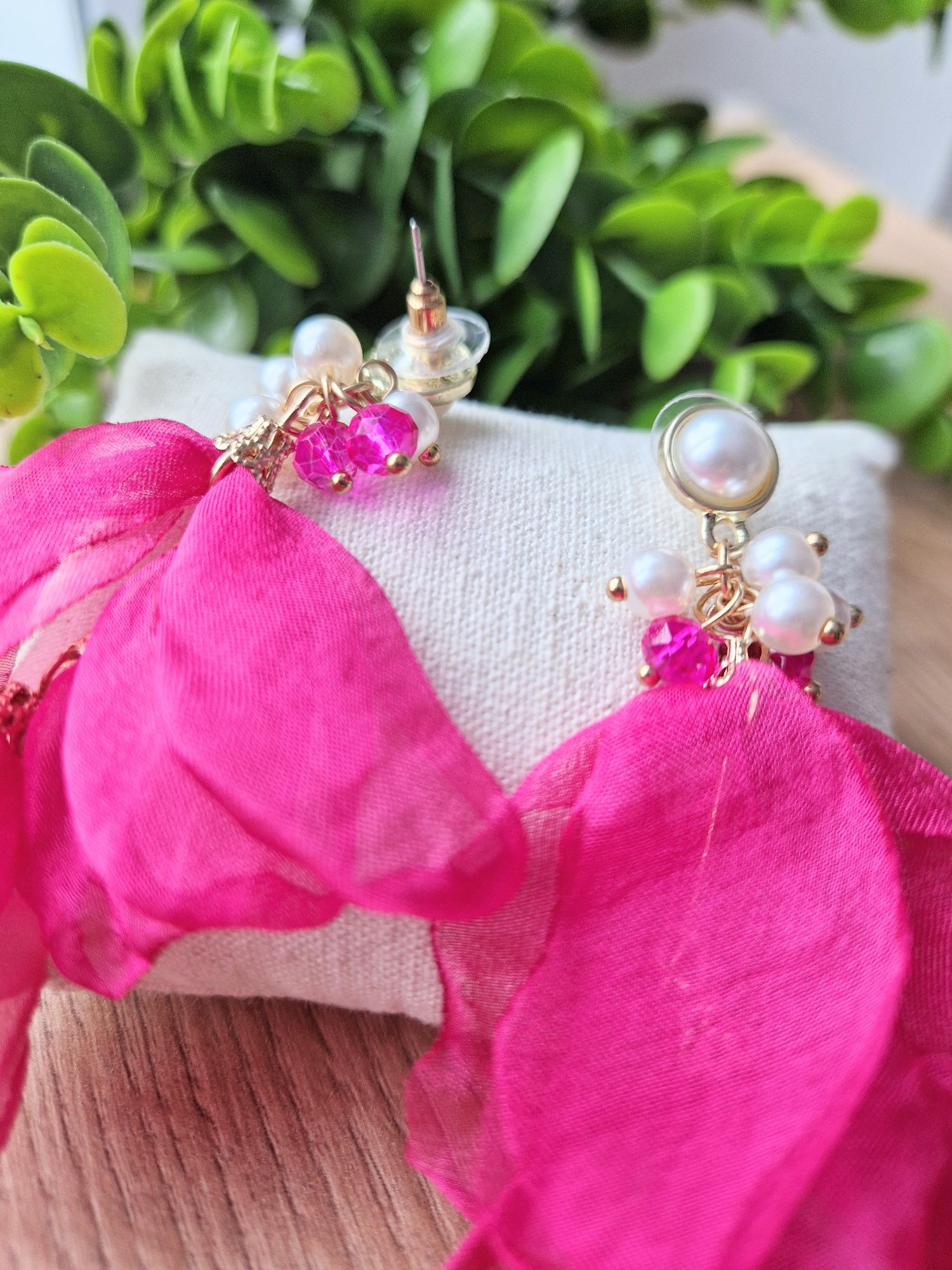 Długie wiszące kolczyki różowe z perełkami złote nowe eleganckie