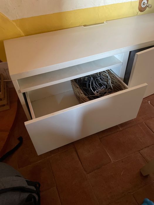 Móvel baixo com gaveta e porta
