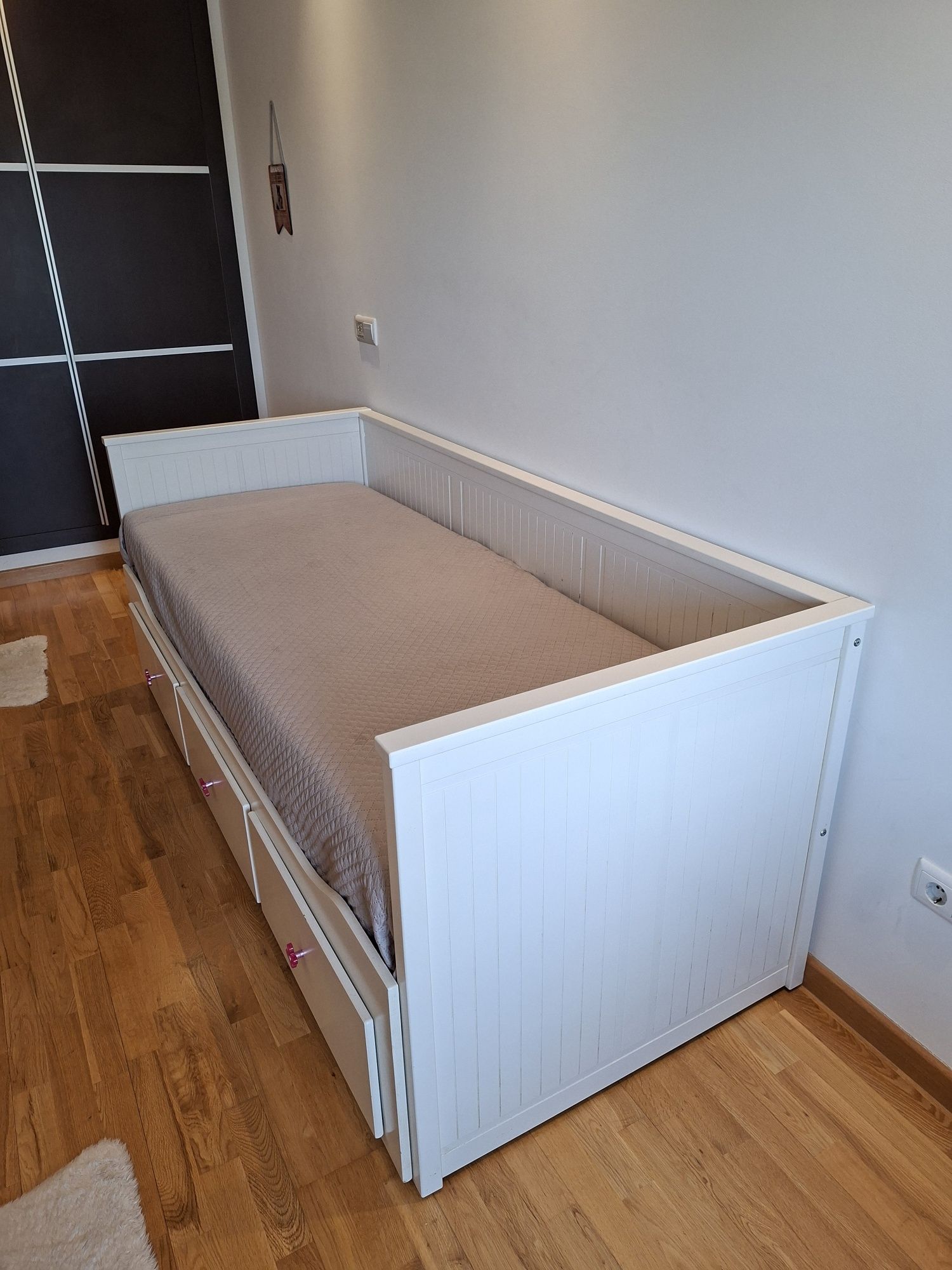 Cama HEMNES IKEA - extensível (tem 2 colchões ikea incluídos)