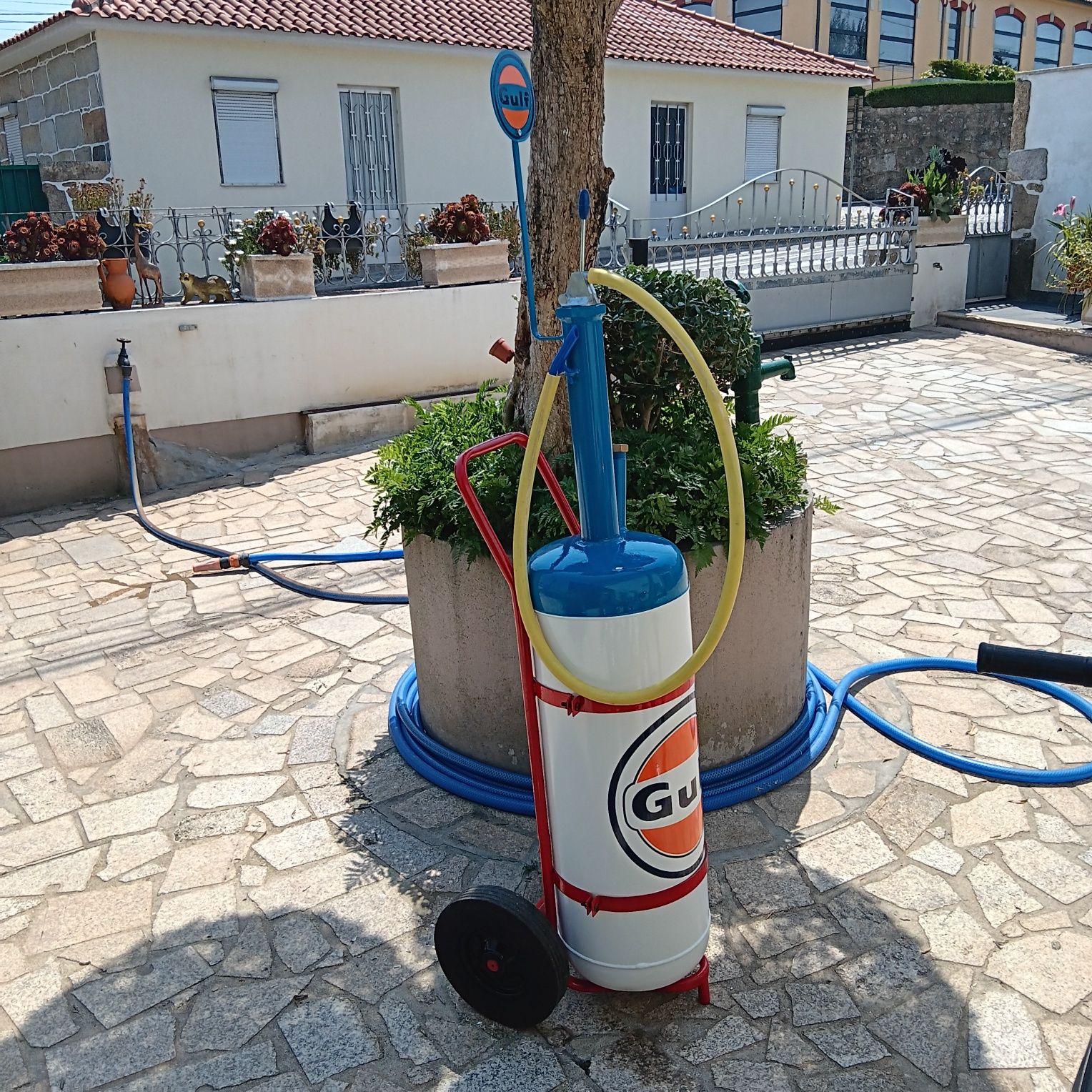 Gasolineira,  bomba de gasolina, modelo antiga