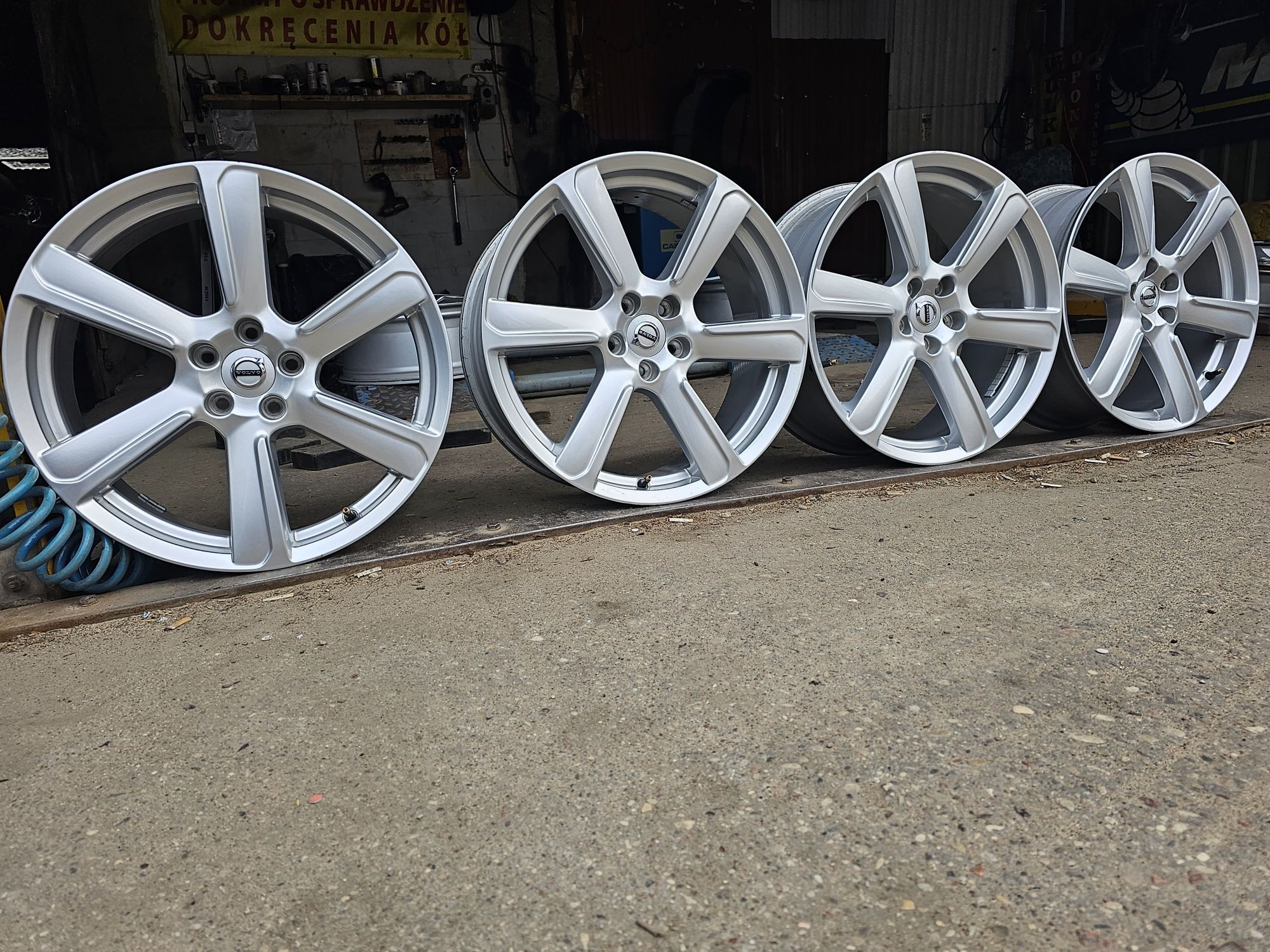 Felgi Aluminiowe Volvo XC R19 5x108 ET42.5-8J
