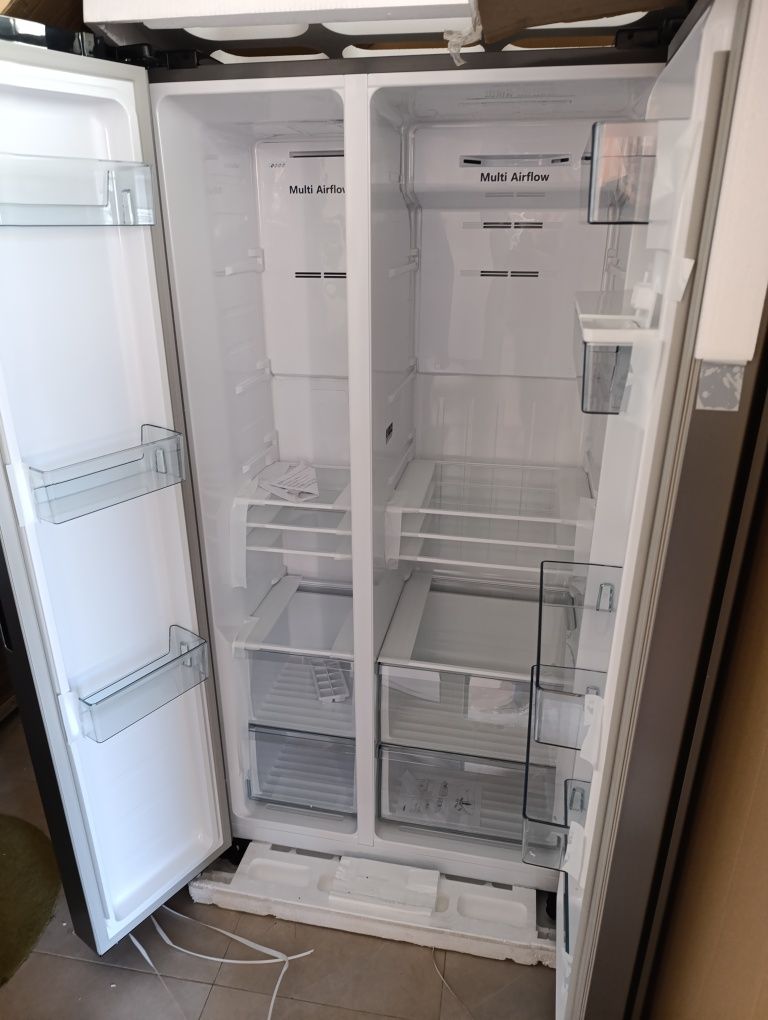 Frigorífico americano Hisense RS711N4WCE Inox 547L (3 anos garantia)