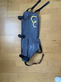 Apidura Expedition Frame Pack (Compact 5.3L)