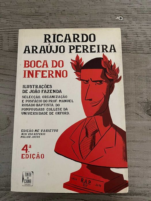 Livros diversos, em português e inglês