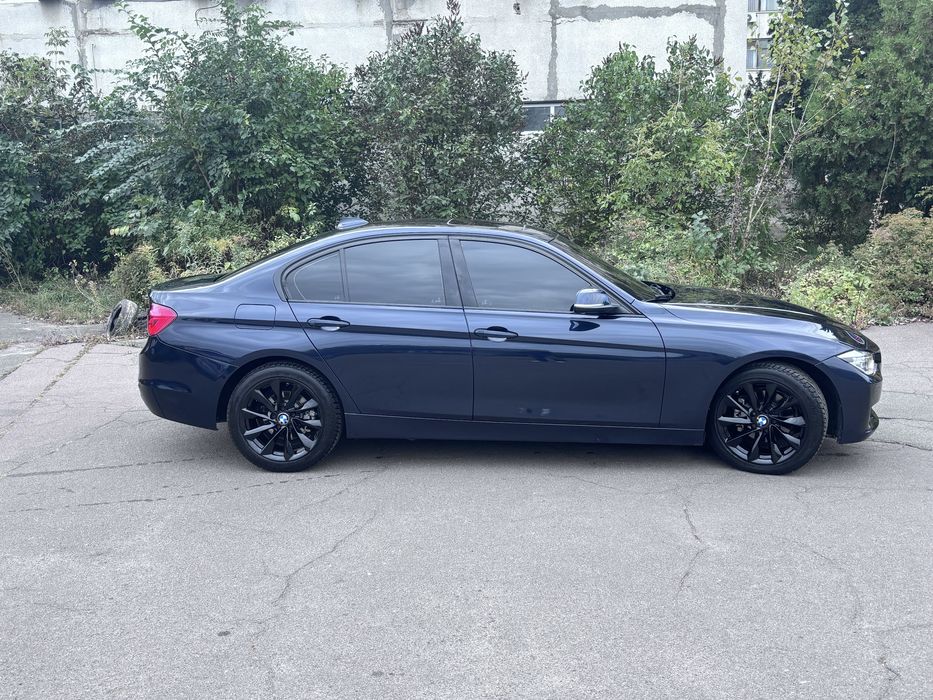 Продам BMW  F30 v328 Xdrive