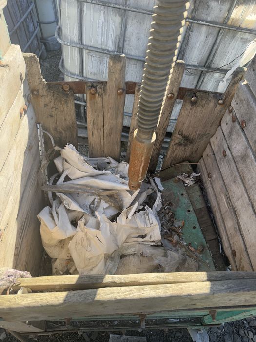 Продам прес для макулатури