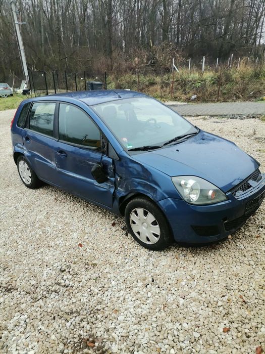 Ford Fiesta mk6  w całości na części.
