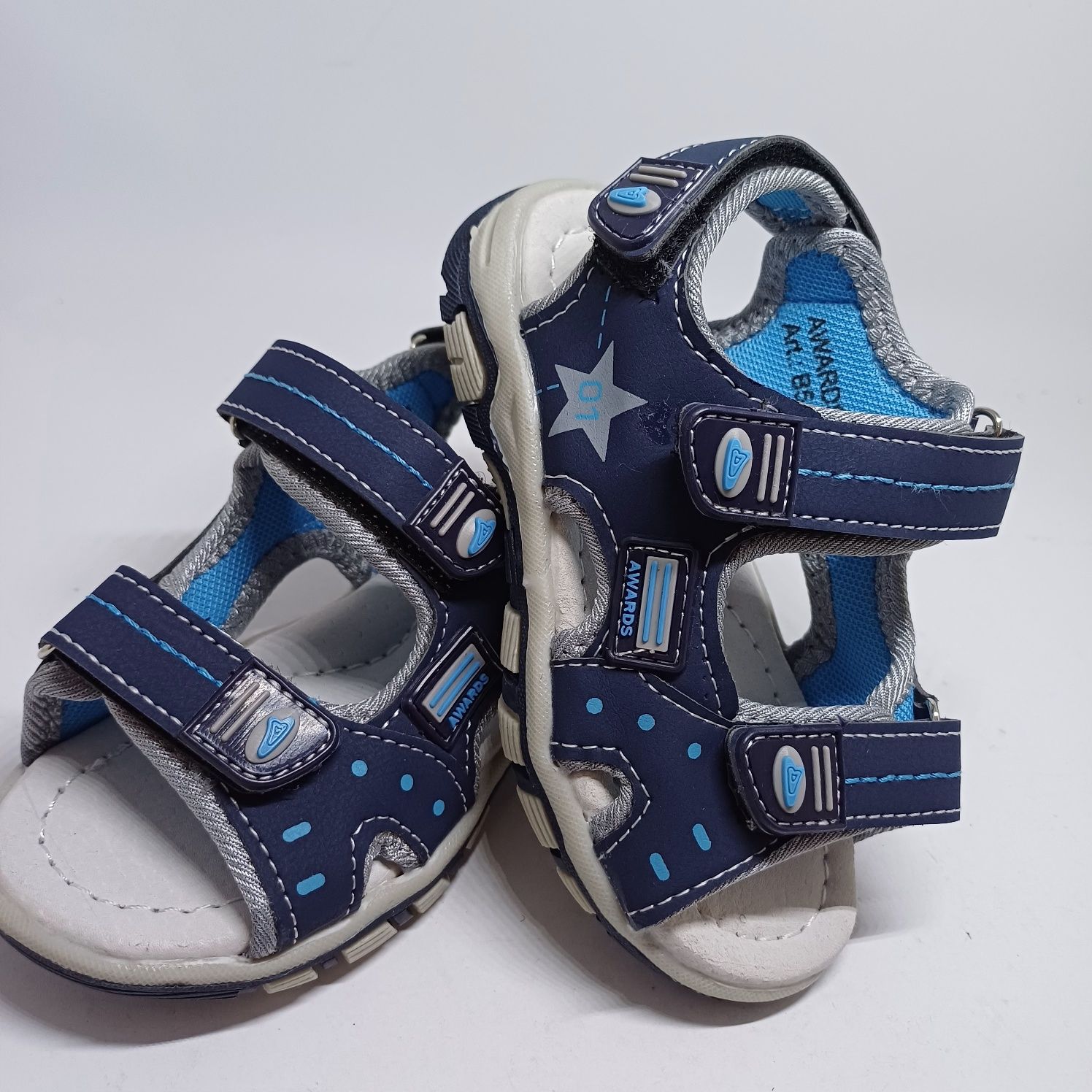 Nowe sandały roz 27 wkładka skórzana profilowana dł 17 cm