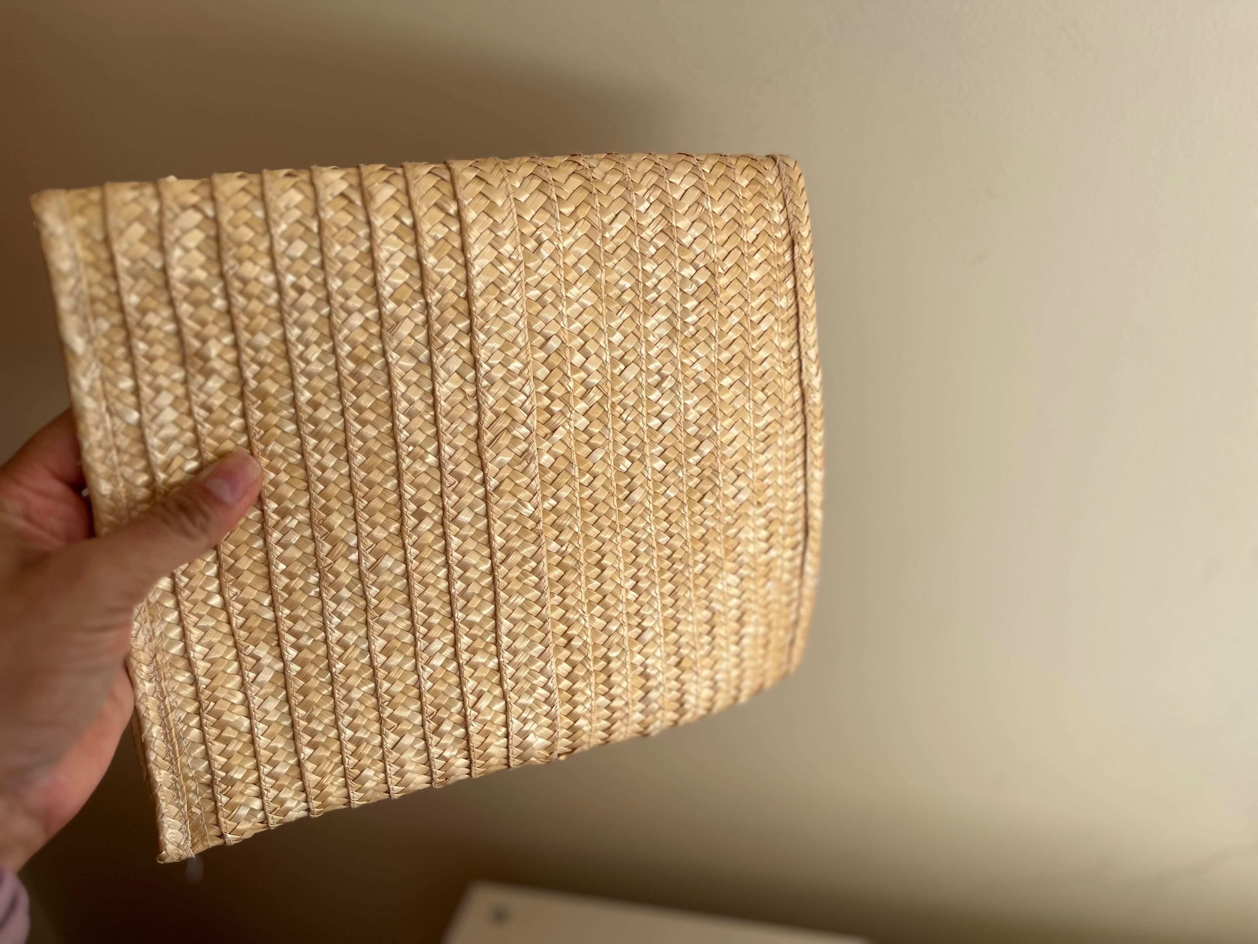 Carteira tipo clutch em palha de centeio (Novo)