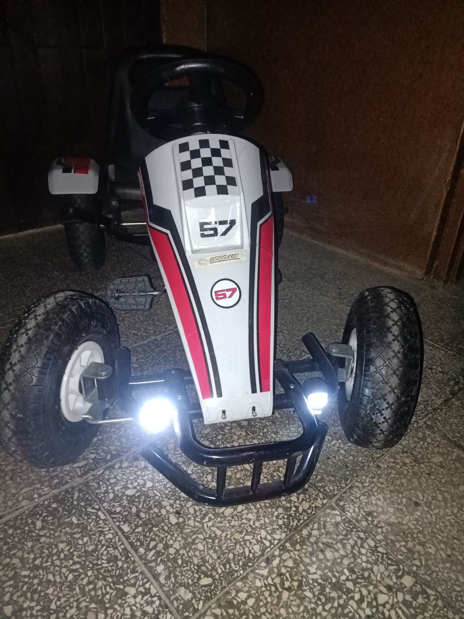 Gokart dziecięcy na pedały