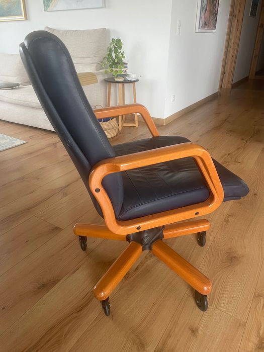 Fotel biurowy na kółkach