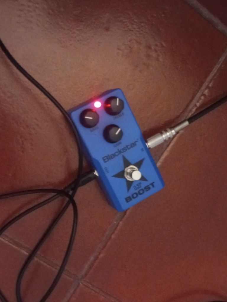 3 pedais de guitarra