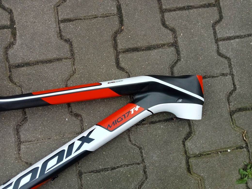 Nowa rama carbonowa tropix pod koła 27,5 cała,17 cali