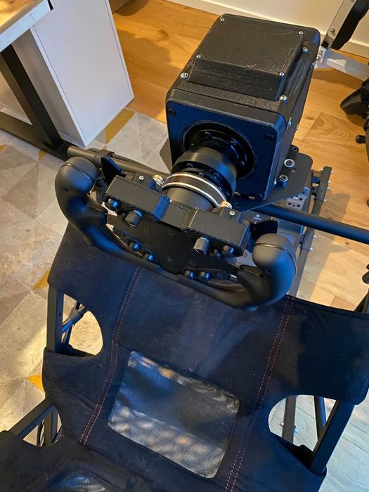 Sim racing rig completo (GTOmega, base 10nm, pedais, volante)