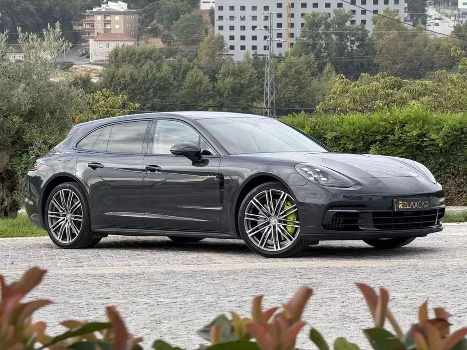 Porsche Panamera Sport Turismo 4 E-Hybrid
