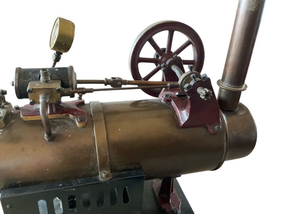 Rara antiga máquina a vapor