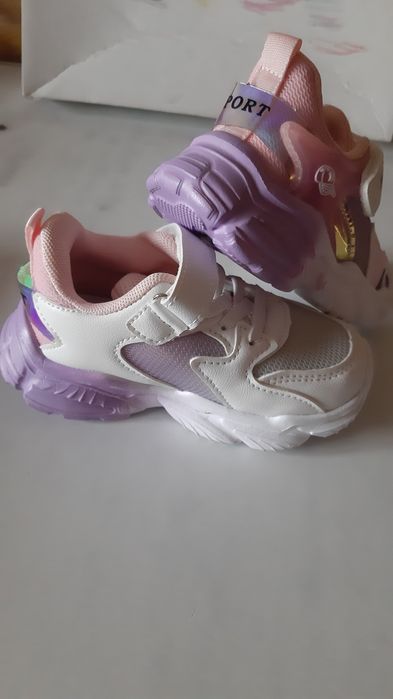 Кросівки на дівчинку