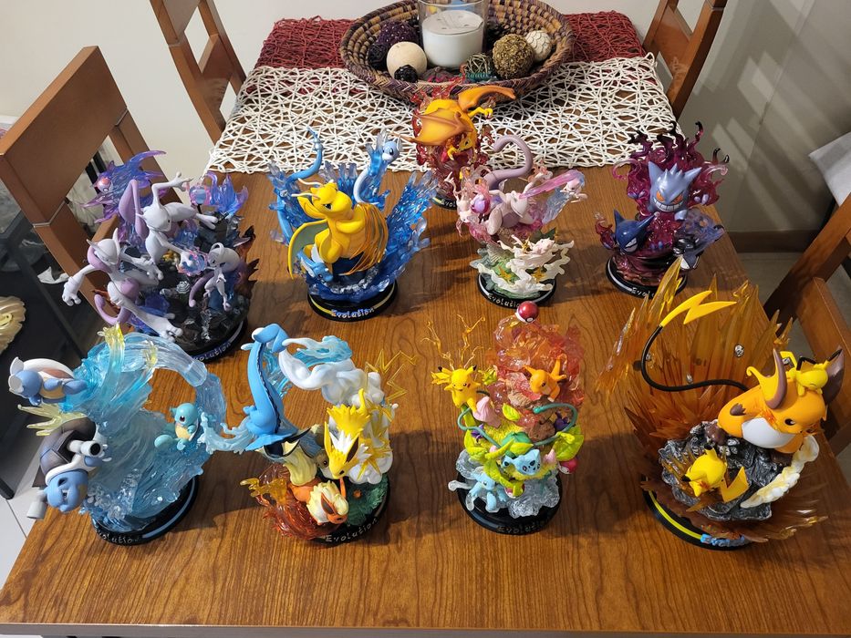 Estátua pokemon Pikachu e Raichu