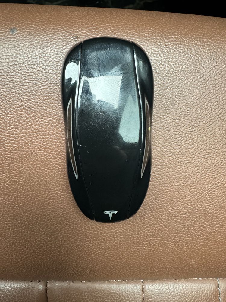 Ключ Tesla Model S