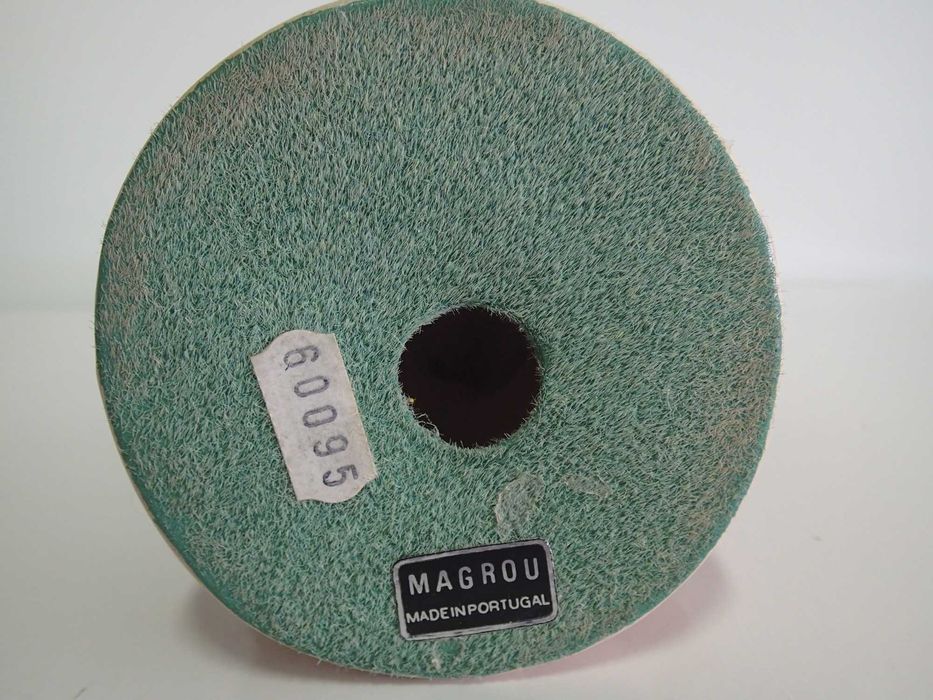 Papagaio em cerâmica, MAGROU