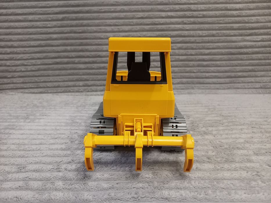 Гусеничний трактор бульдозер CAT від Bruder