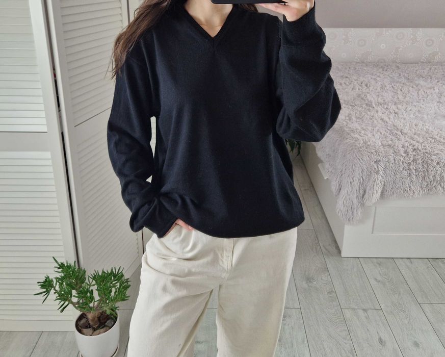 Prima merino czarny wełniany sweter w serek 50% wełna merino XL