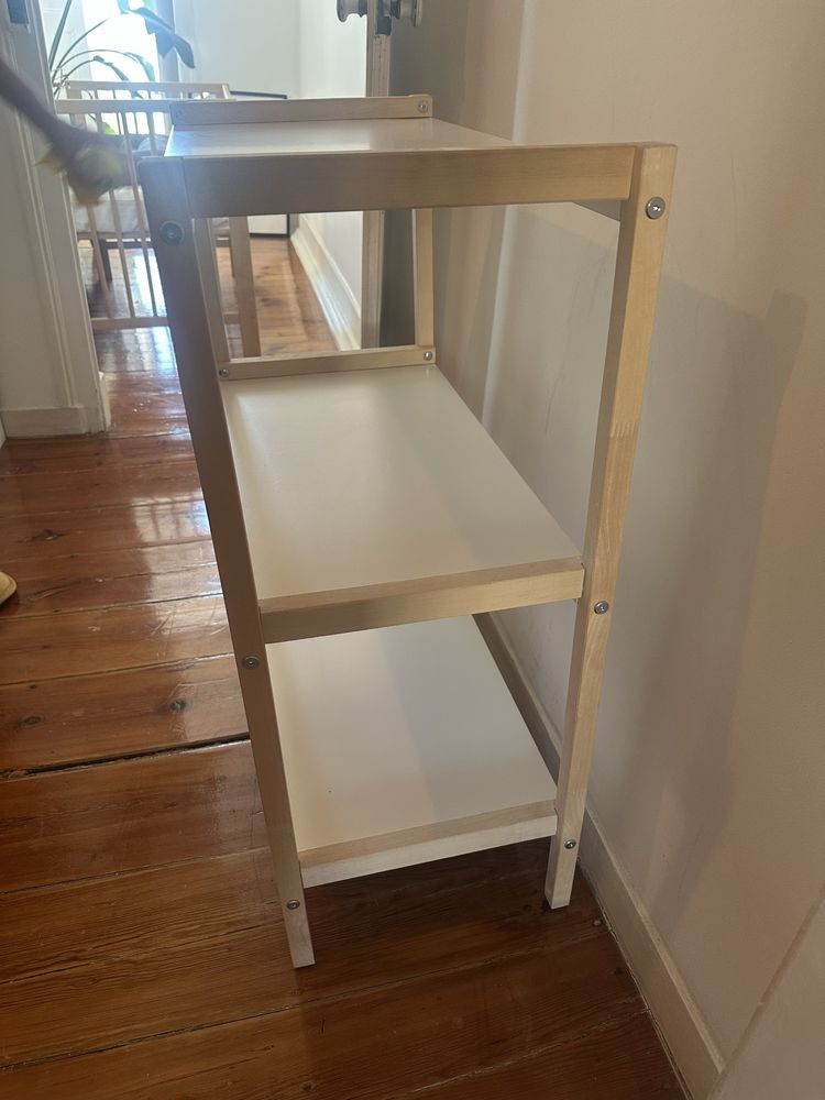 Wooden and White Shelf/ Estante