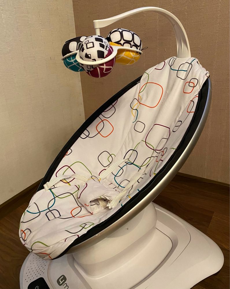 Заколисуючий центр 4 moms mamaRoo 4