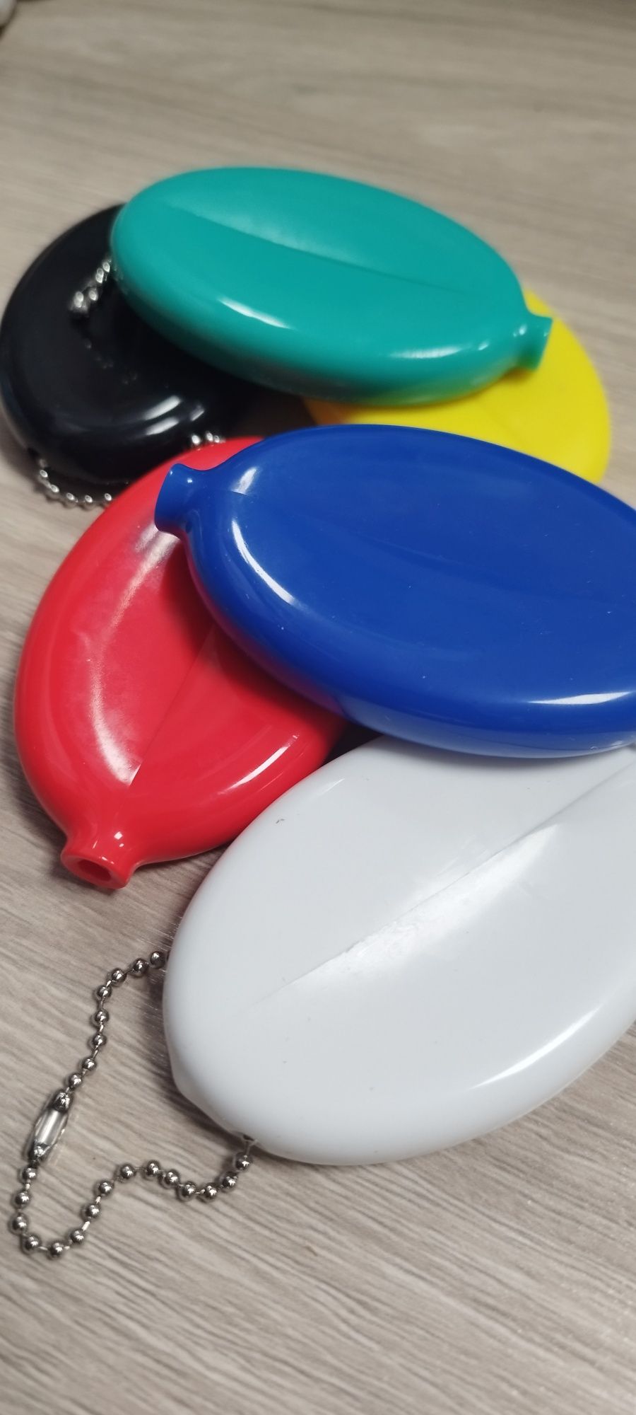 Etui , portfeliki na monety 6 sztuk różne kolory