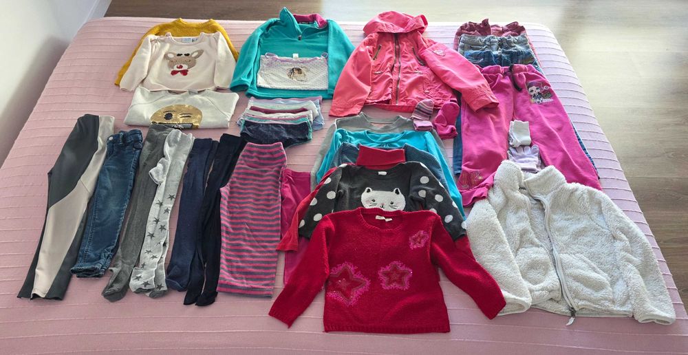 Vendemos várias peças de roupa de criança da nossa Netinha