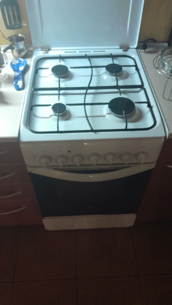 Газовая плита с электродуховкой INDESIT