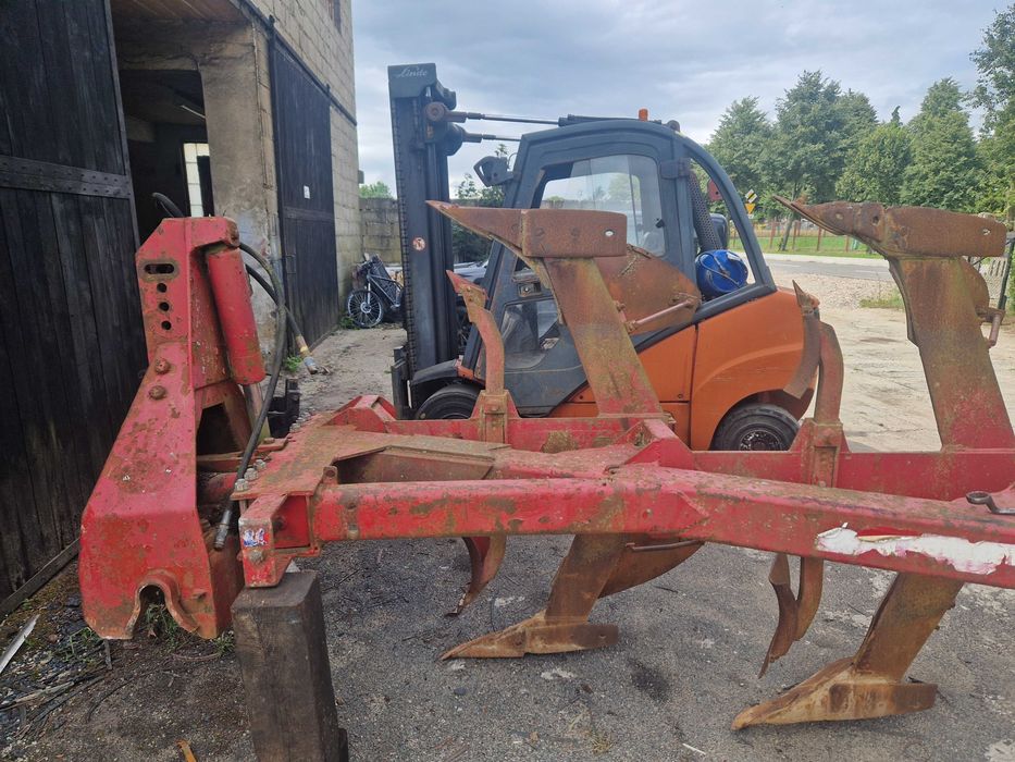 Pług na resorach obrotowy 4 skibowy NAUB