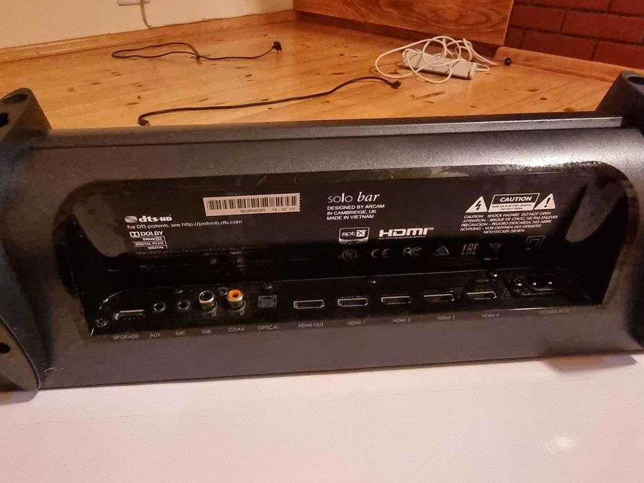 TV ramię Suboofer Boston AWS250 i Arcam Solo Bar Plus