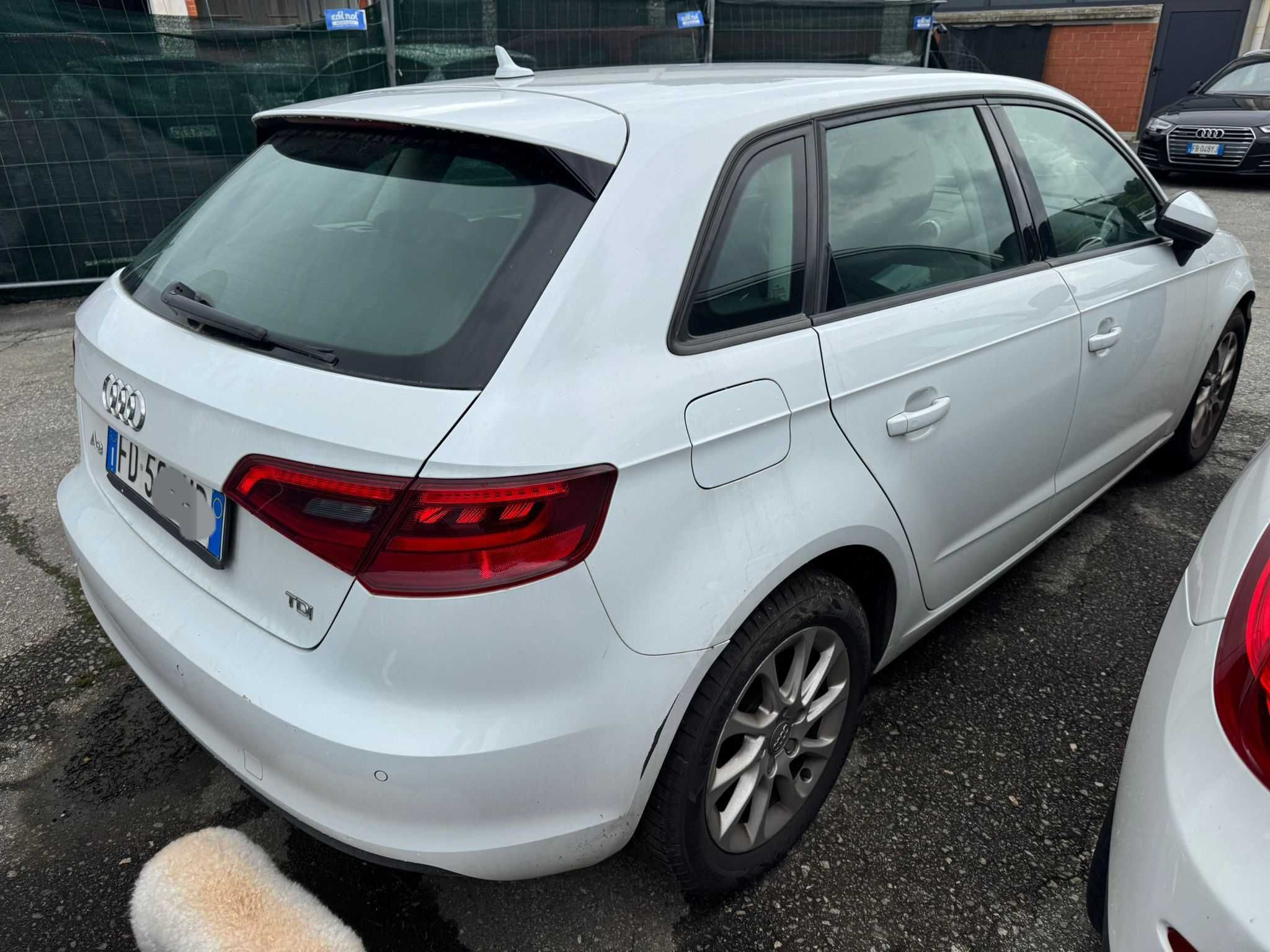 Audi A3 1.6tdi  Posiadam  inne  auta  z  włoch  całe i uszkodzone