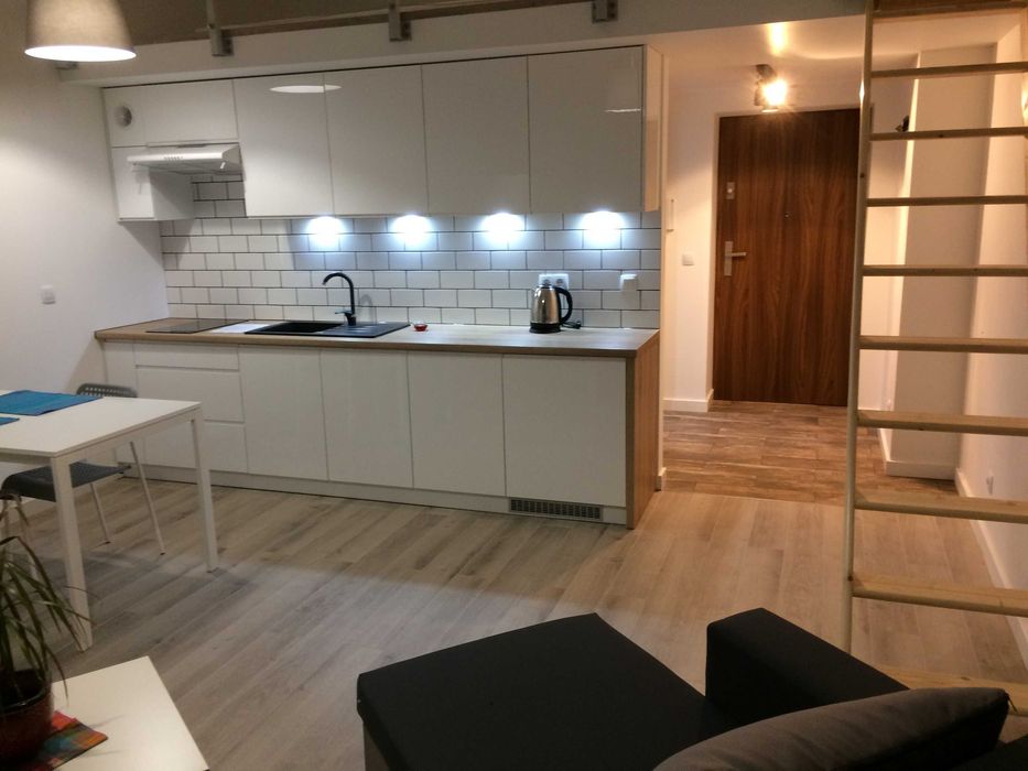 KAWALERKA W CENTRUM przy Komuny Paryskiej 72