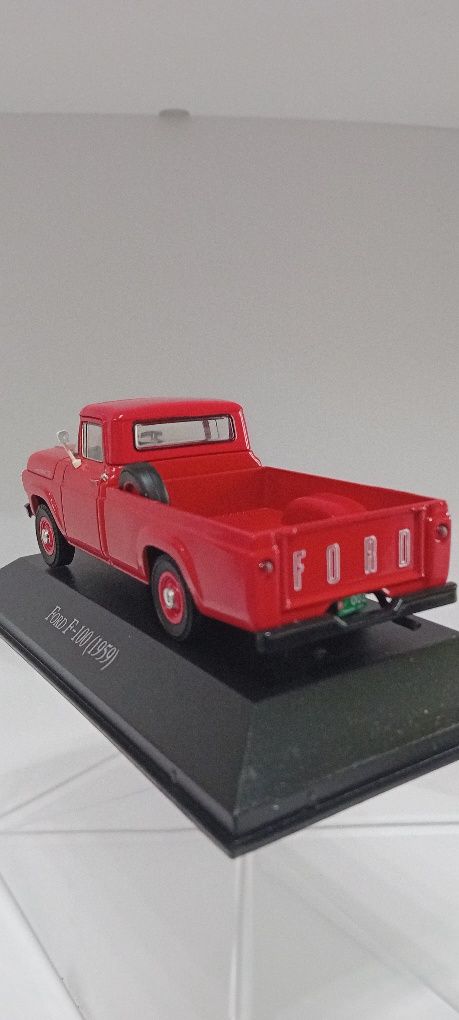 1/43 Ford F100        novo