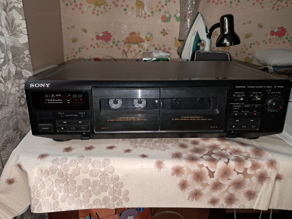 Продам касетну деку Sony TC-WR661
