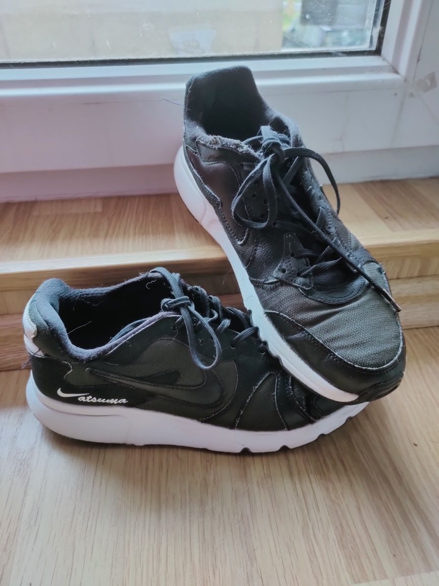 Buty sportowe Nike 39 uszkodzone używane