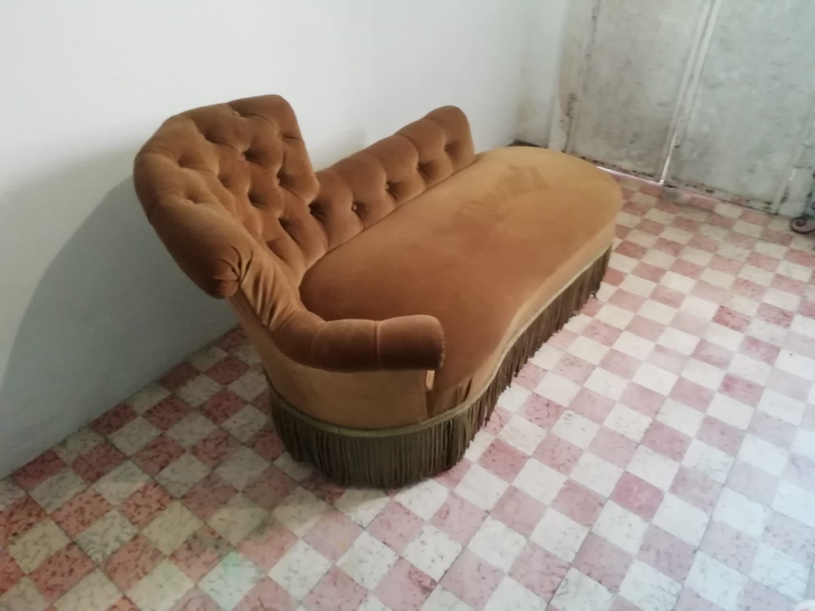 Chaise longue antiga em estado impecável