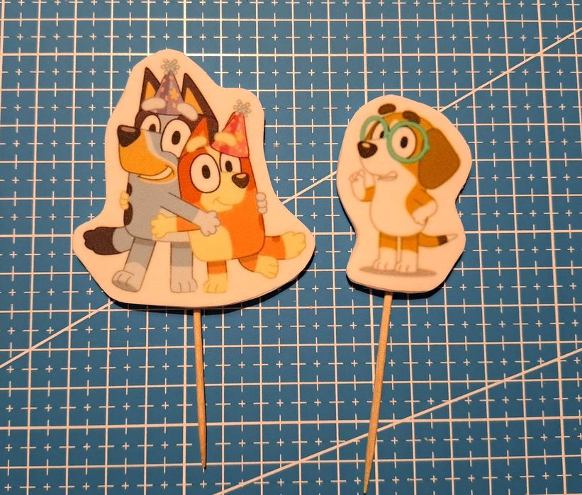 Zestaw na tort topper Bluey 15 elem. 2D