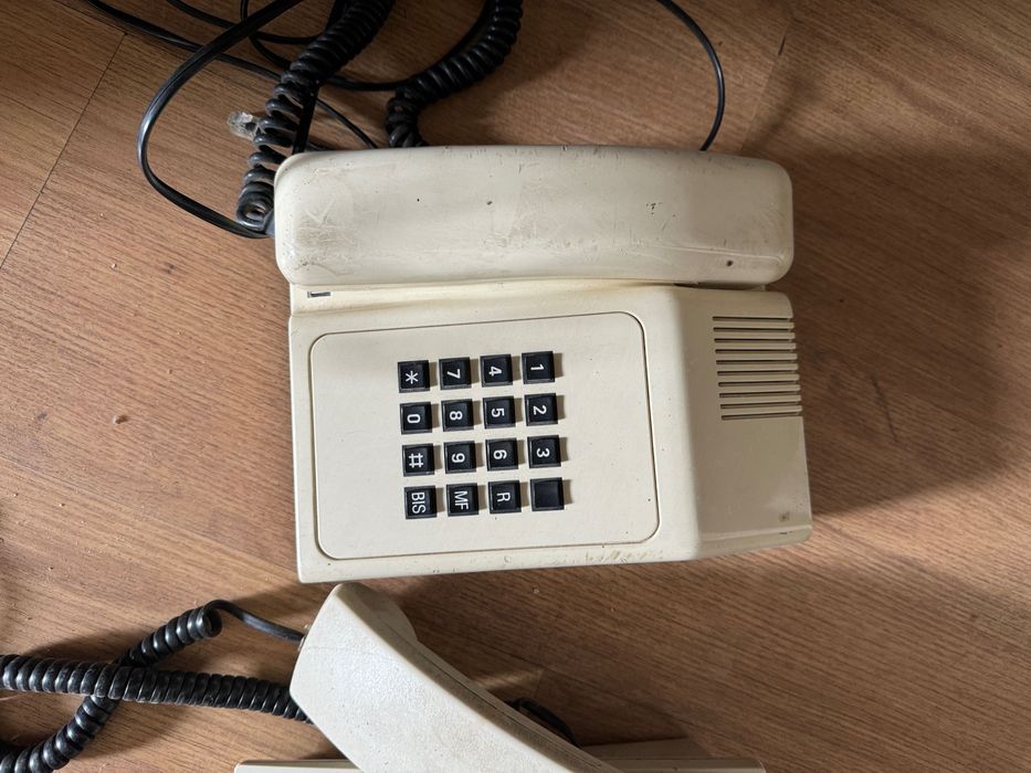 Vendo telefones antigos para coleção