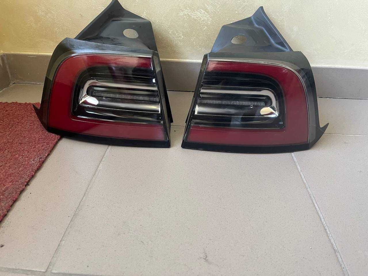 Задні стоп сигнали Tesla Model 3