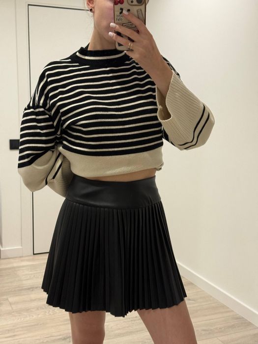 Спідниця чорна з еко шкіри з маленьким утепленням, розмір s