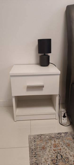 Dwie półeczki do sypialni stan idealny