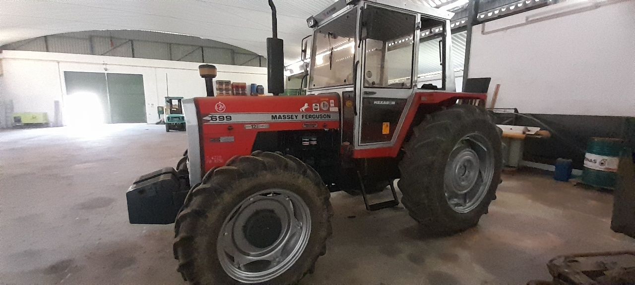 Tractor Massey Ferguson 699