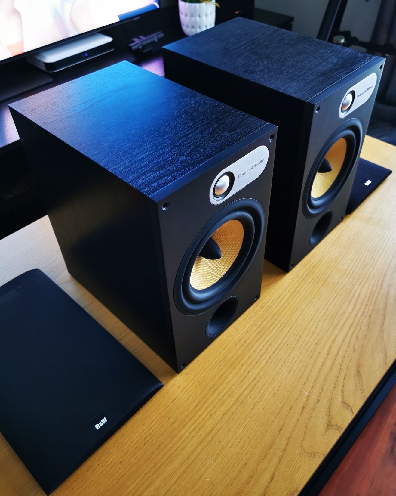 Kolumny głośnikowe Bowers & Wilkins 685