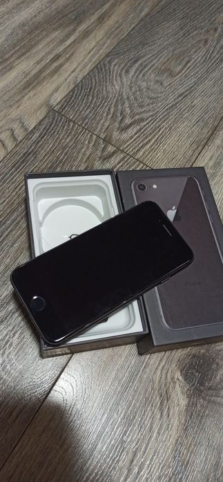 iPhone 8.Хороший стан