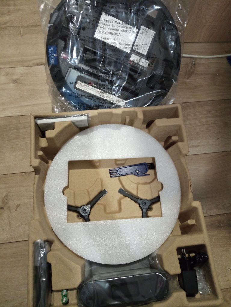 Robot vacuum cleaner R3000