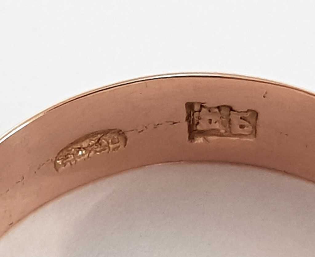 Złota obrączka próby 56 z około 1900 roku, sygnowana