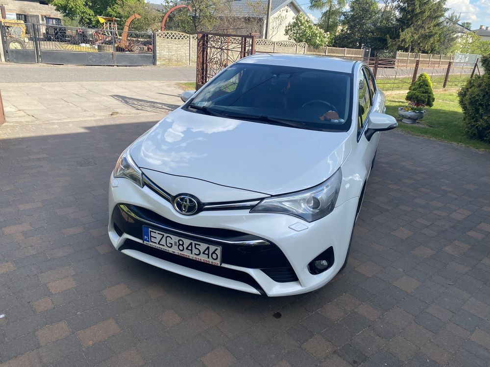 Toyota Avensis 2015 2.0 D-4D Premium 143KM